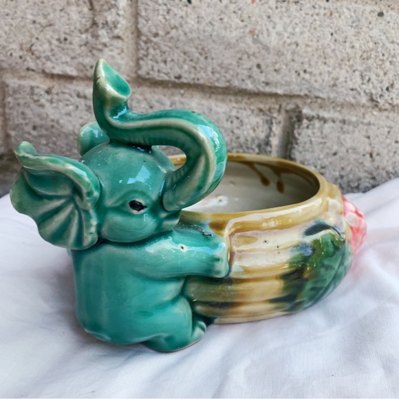 Adorable vintage Majolica green elephant planter with grapes and leaves detail - Picture 3 of 3